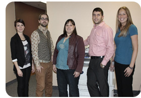 Des employés des services internes dans les bureaux du SCIC à Ottawa. De gauche à droite : Janie Renaud, Simon Lévesque, Diana Gervais, Sébastien Huard, Charlyne Thauvette.